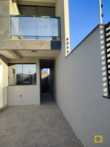 Casa geminada com 03 quartos em Forquilha São José.