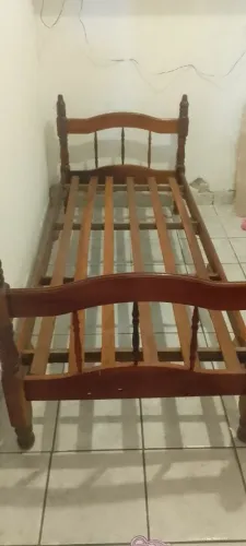 Cama de madeira