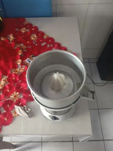 Espremedor industrial de laranja e limão
