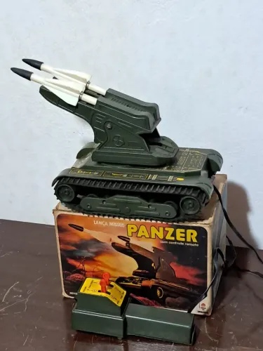 Antigo brinquedo lança missil Panzer da Mimo, usado funcionando