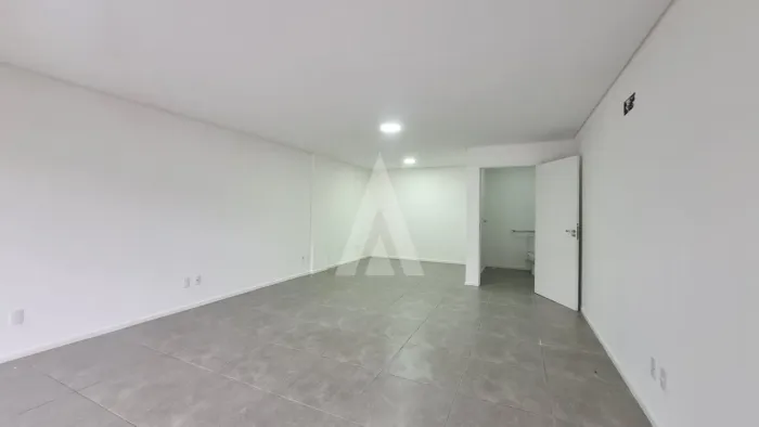 Sala de 40,12 m² no bairro Costa e Silva com 01 lavabo.