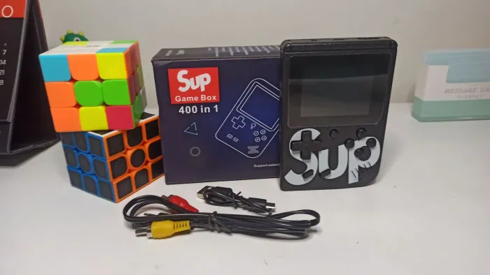 Videogame portátil Game Box Sup com 400 jogos