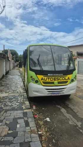 Microônibus ja adaptado para auto escola ou transporte escolar