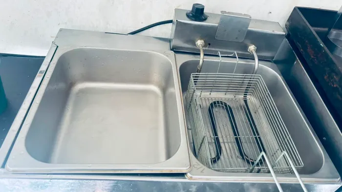 Vendo chapa de hambúrguer e fritadeira elétrica 220w