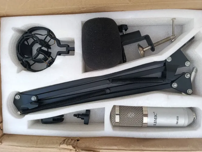 Microfone B. MIac BM-800