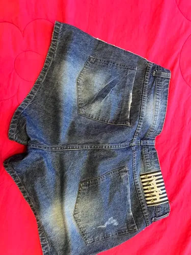 Dois shorts e uma calça TAM 46