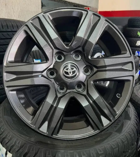 Roda Hilux aro 17 original 