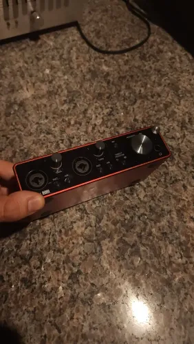 Interface de áudio Focusrite 2i2 3gen
