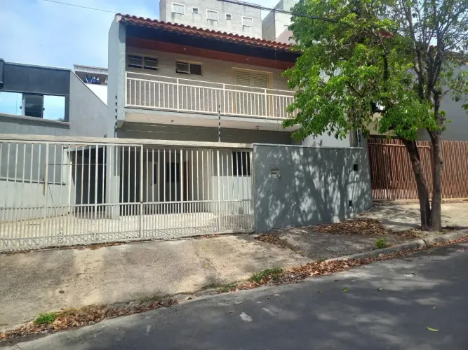 Sobrado com 226m² com 3 quartos em Jardim das Estrelas - Sorocaba - SP