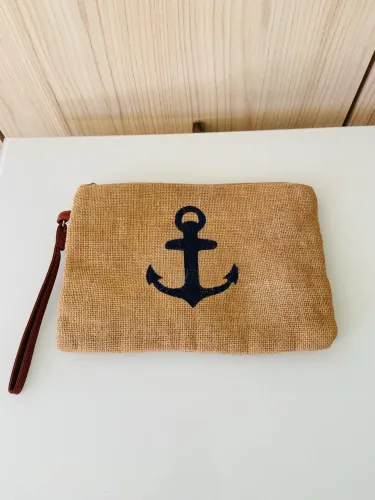 Clutch texturizada com estampa de âncora