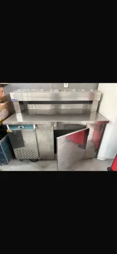 balcão refrigerado Frilux com condimentadora de 8 Cubas