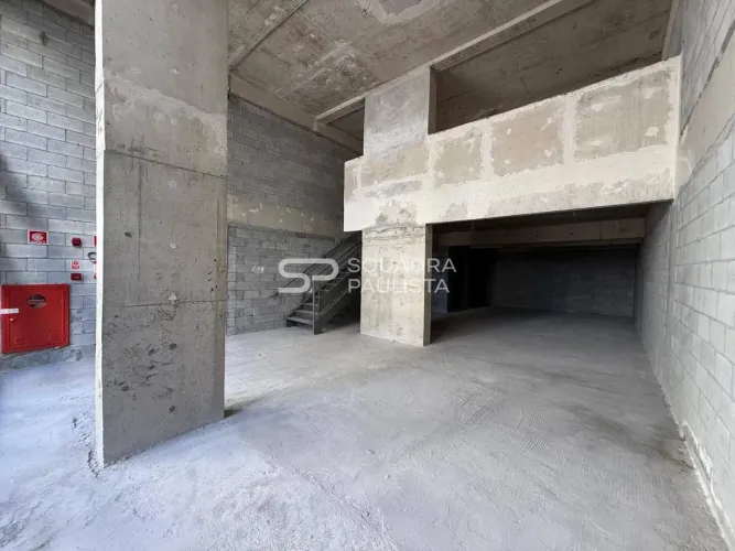 Loja comercial com 218 m², para alugar no bairro Jardim Paulista.