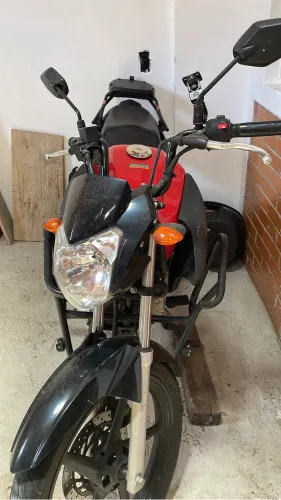Moto Yamanha Factor 125i Vermelha