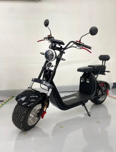 Scooter elétrica 2000w, única dona. Sem avarias e não aceito troca