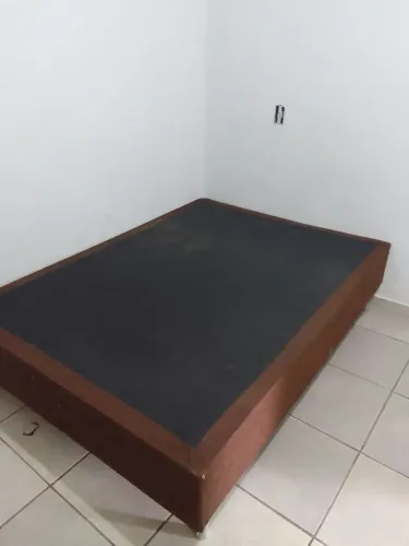 Cama e estante para sala
