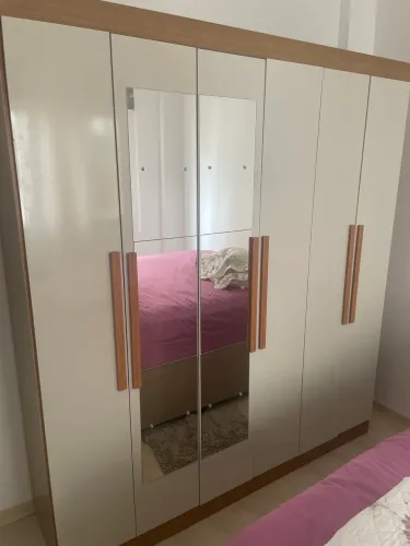 Vendo armário 6 portas