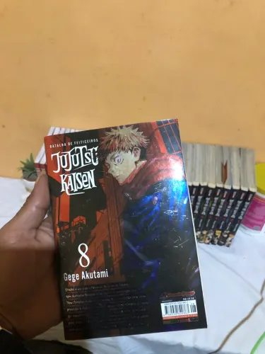 Jujutsu Kaisen Vol 8 capa variante, com alguns arranhões na capa bom estado