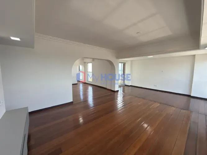 Apartamento alto padrão de 146 m² na Av. Soares Lopes, vista panorâmica mar e baía, suíte