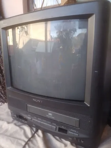 Tv Sony Trinitron KV-14VM5BR com vídeo cassete embutido
