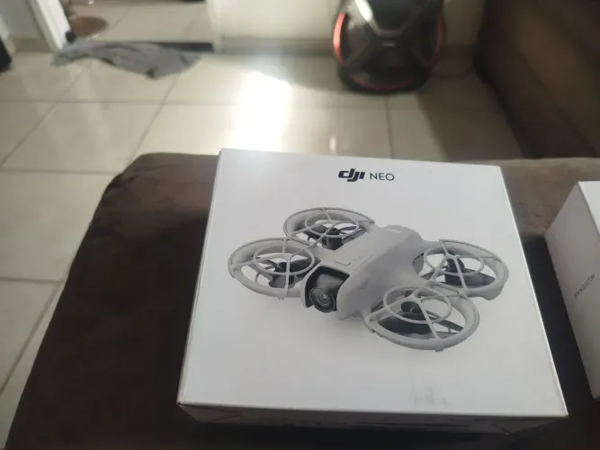 Dji neo 1 drone um controle remoto
