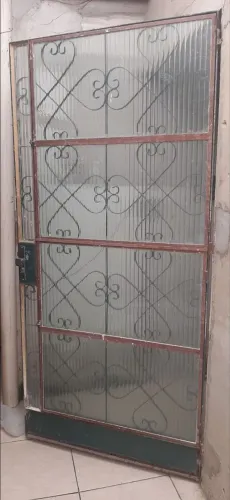 Porta de ferro, material antigo de boa qualidade <br>Altura: 2.07 metros