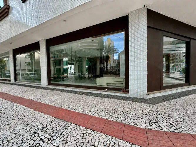 Imóvel para aluguel possui 282 metros quadrados em Pioneiros - Balneário Camboriú - SC