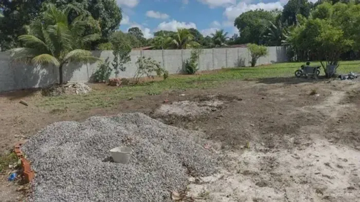 terreno murado em aldeia