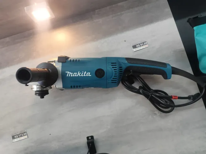 Lixadeira makita