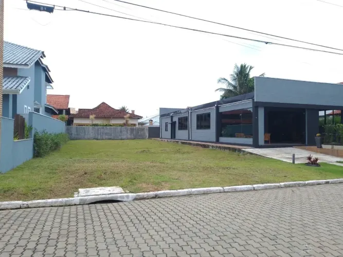 Terreno em condomínio residencial fechado em Peruíbe, com 360m²