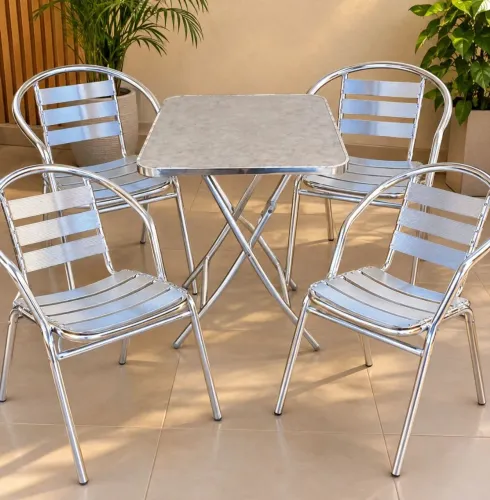 Vendo Conjunto de cadeiras com mesa de alumínio