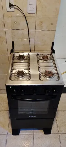 Fogão , espelho e ventilador de teto