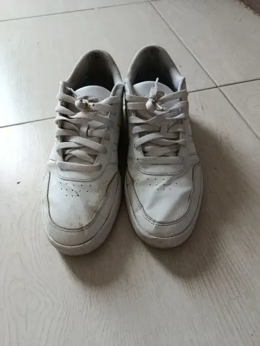 Tênis Adidas tamanho 42