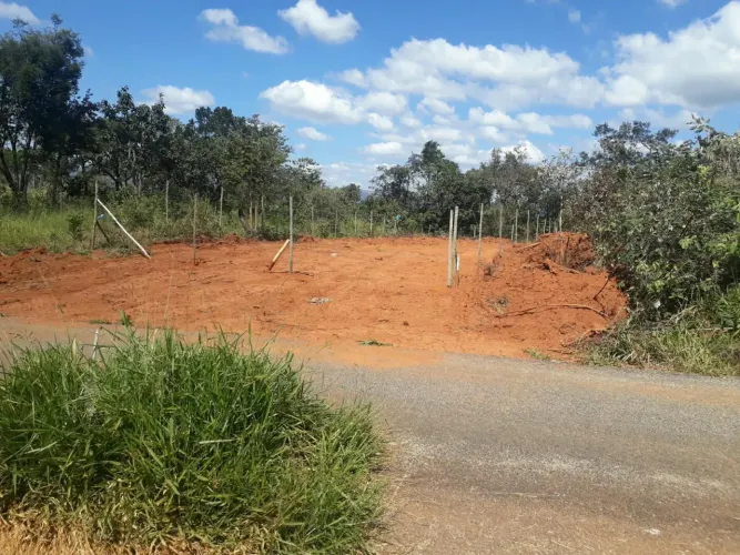 VENDE-SE TERRENO EM MATHEUS LEME 