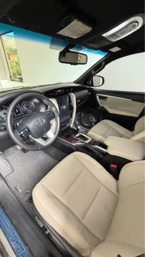 Toyota Hilux SW4 SRX 4X4 2.8 TDI 16V Dies. Aut. 2016