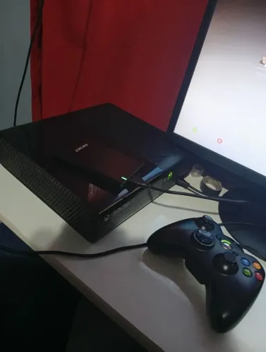 Xbox 360 desbloqueado e com monitor