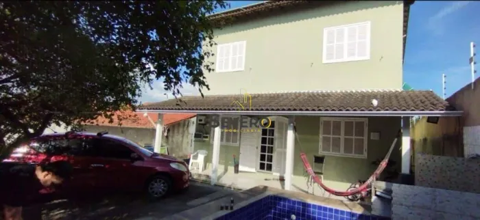 Casa Padrão - Oportunidade! Casa Completa com Piscina, Energia Solar, 5 Quartos e Amplo Te
