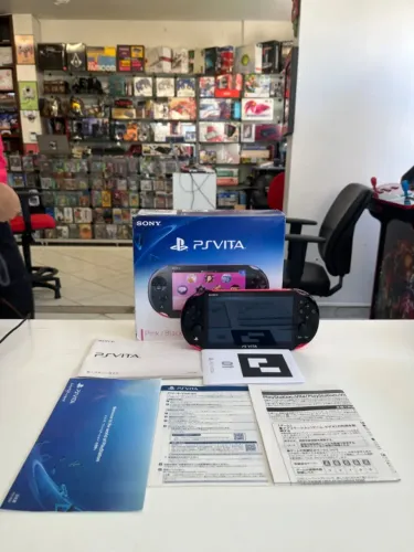 CONSOLE PLAYSTATION VITA PSVITA SLIM PINK/BLACK 64GB DESBLOQUEADO (20 JOGOS) - SEMINOVO