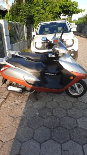 Bem cuidada, bateria nova