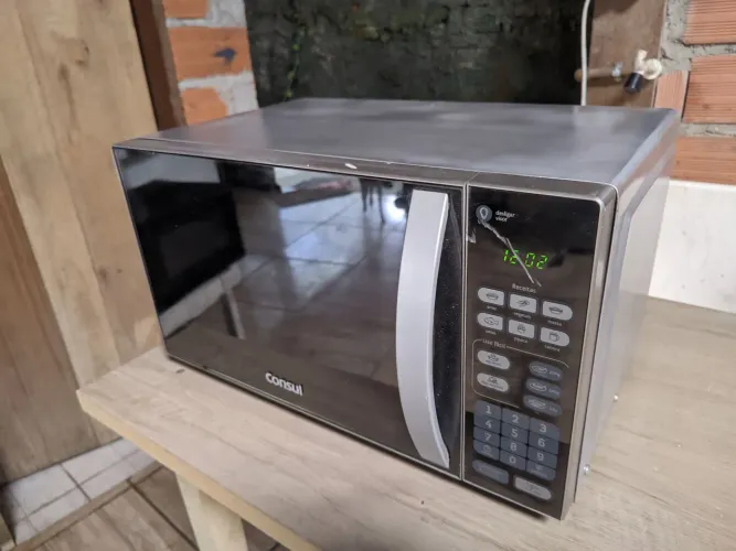 Microondas Cónsul 22L funcionando perfeitamente.