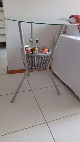 Mesa com tampo de vidro