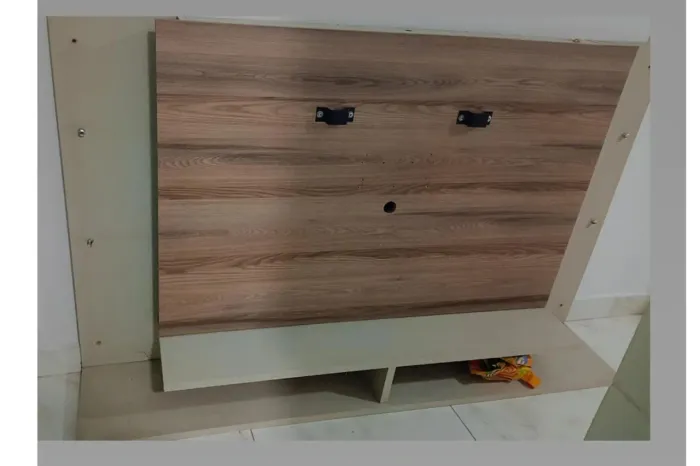 Painel com suporte para televisão
