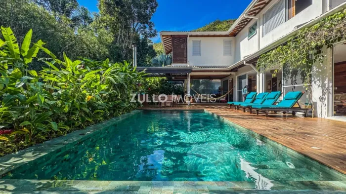 Casa em Condomínio para comprar ou alugar com 300m², 5 quartos, 5 suítes, 4 vagas no bairr