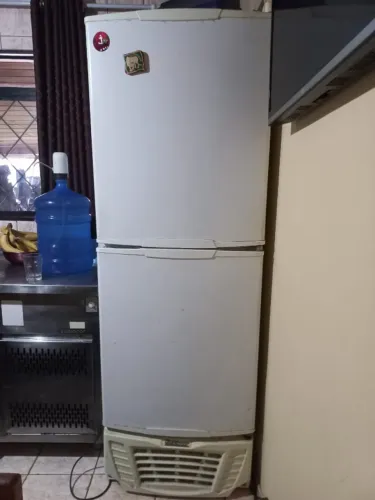 Freezer/Refrigerador Vertical Gelopar 220v