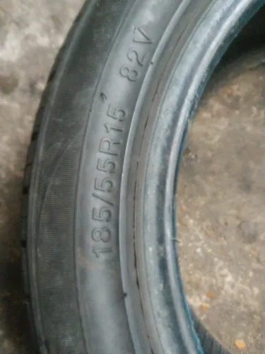 Pneu aro  15.  185/55/15