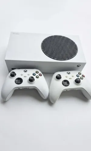 Xbox Series S Estado de Zero + 2 Controles Originais | Único Dono`