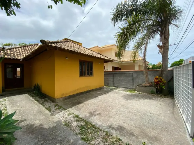 Casa de 2 quartos com quintal no Rio Tavares