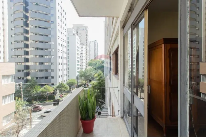 VENDE - Na Planta Original e Cheio de Luz 117m² 2 Quartos, 1 vaga, varanda, no Paraíso!
