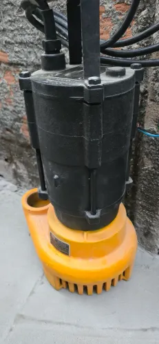 Bomba thebe submergível resíduos trifásico
