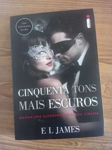Livro Cinquenta Tons Mais Escuros 
