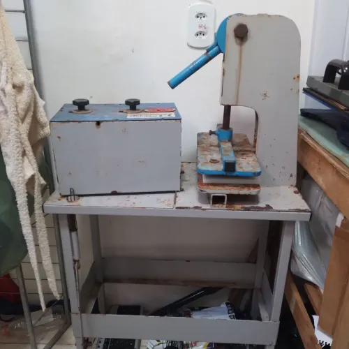 Máquina completa para fabricação de sandálias